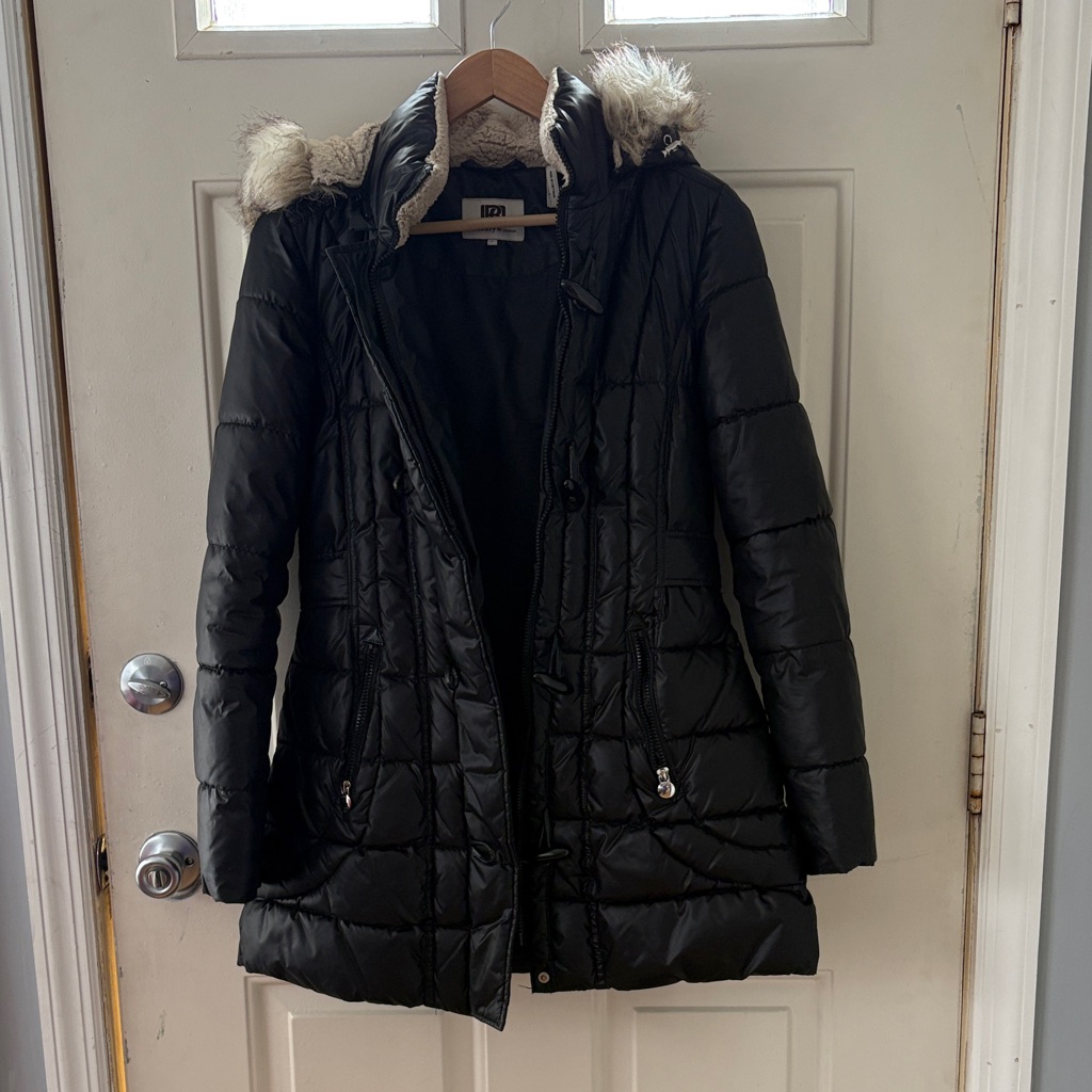 Women's Black Puffer Jacket With Faux Fur Trim
